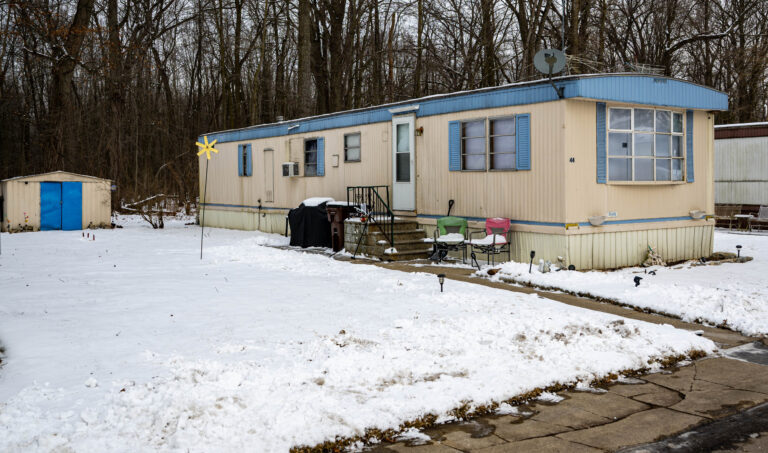 Mobile home in the snow